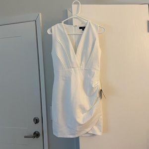 Cute white little dress !